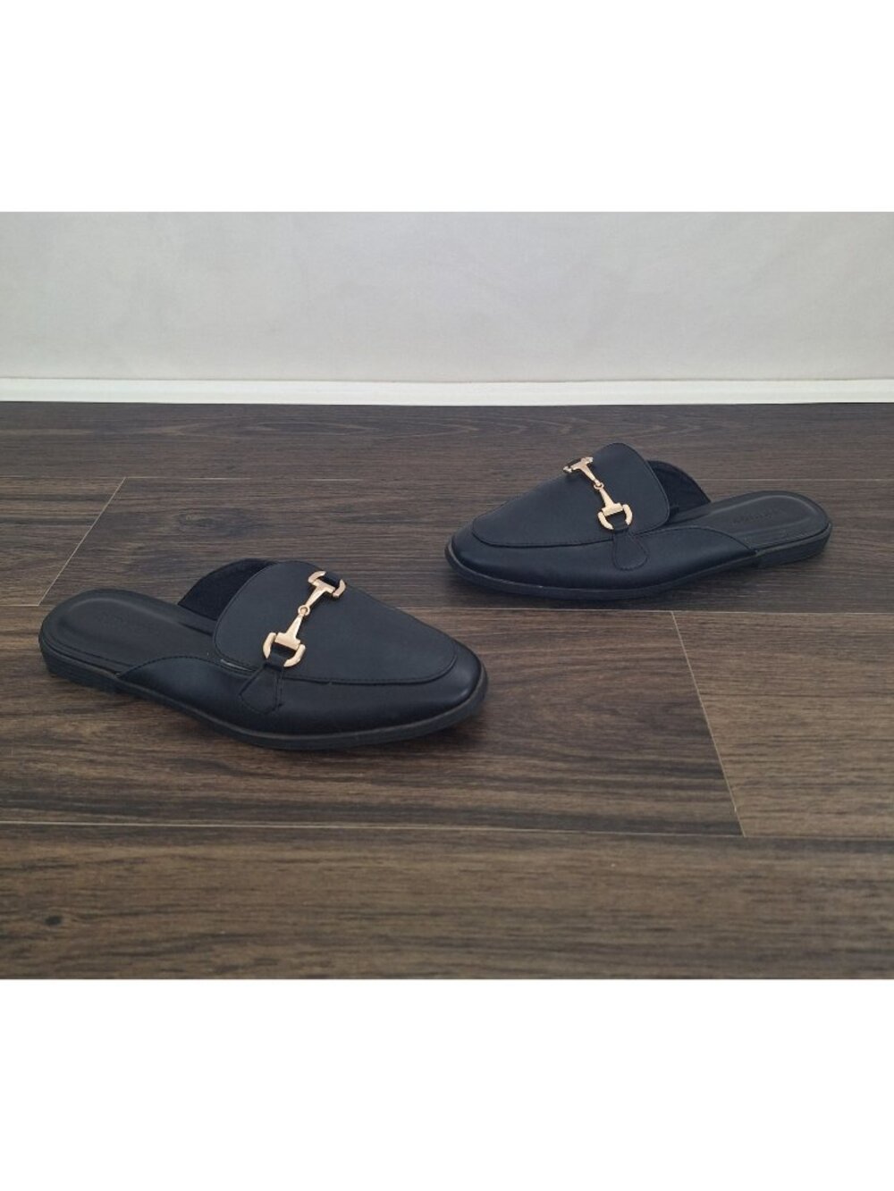 Old Navy Black Mule Loafers Slip On Flats Size 6 Gold Horsebit Accent Preppy Com